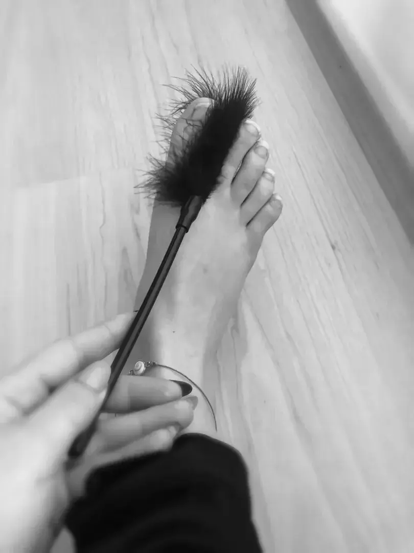 Leak & nude 1 — Frenchfeetinparis