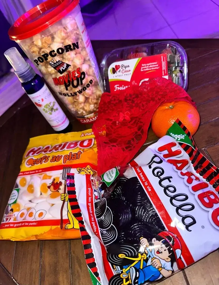 Leak & nude MYM — ladysecrete : « Des soirées comme j’aime !#gourmandises #❌❌❌ » (MYM)