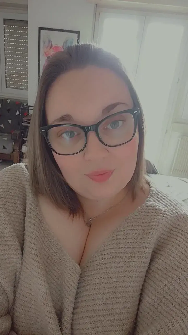 Hello n'hésite pas à venir faire un tour en t'abonnant 😁😘