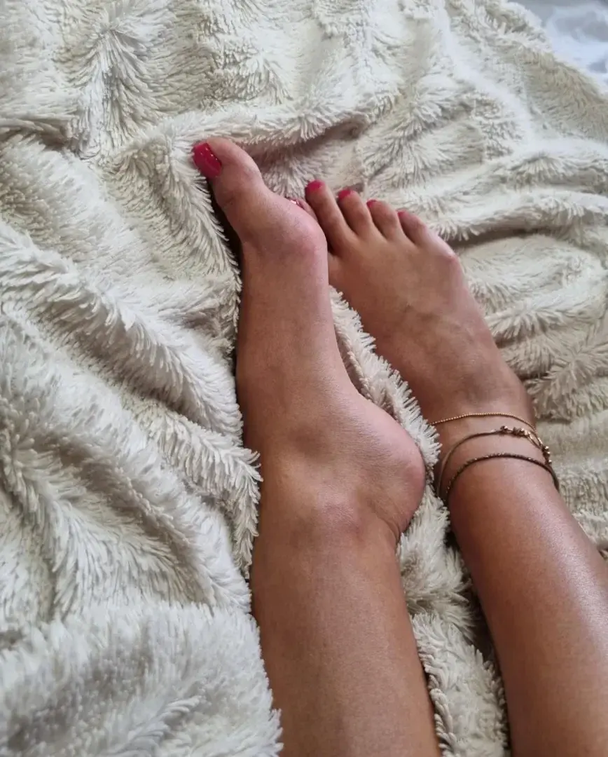 Leak & nude 5 — Hotfeet2girls