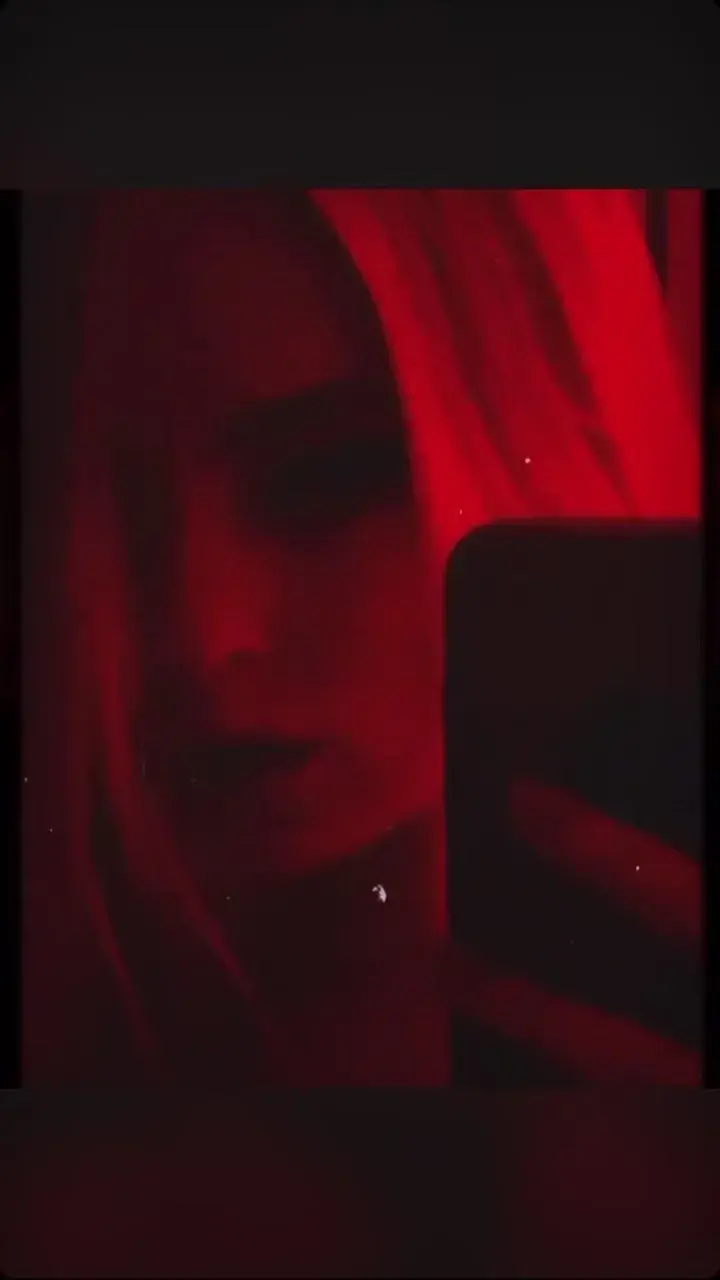 La couleur préférée de la baronne est le rouge … 💄🍓🚨