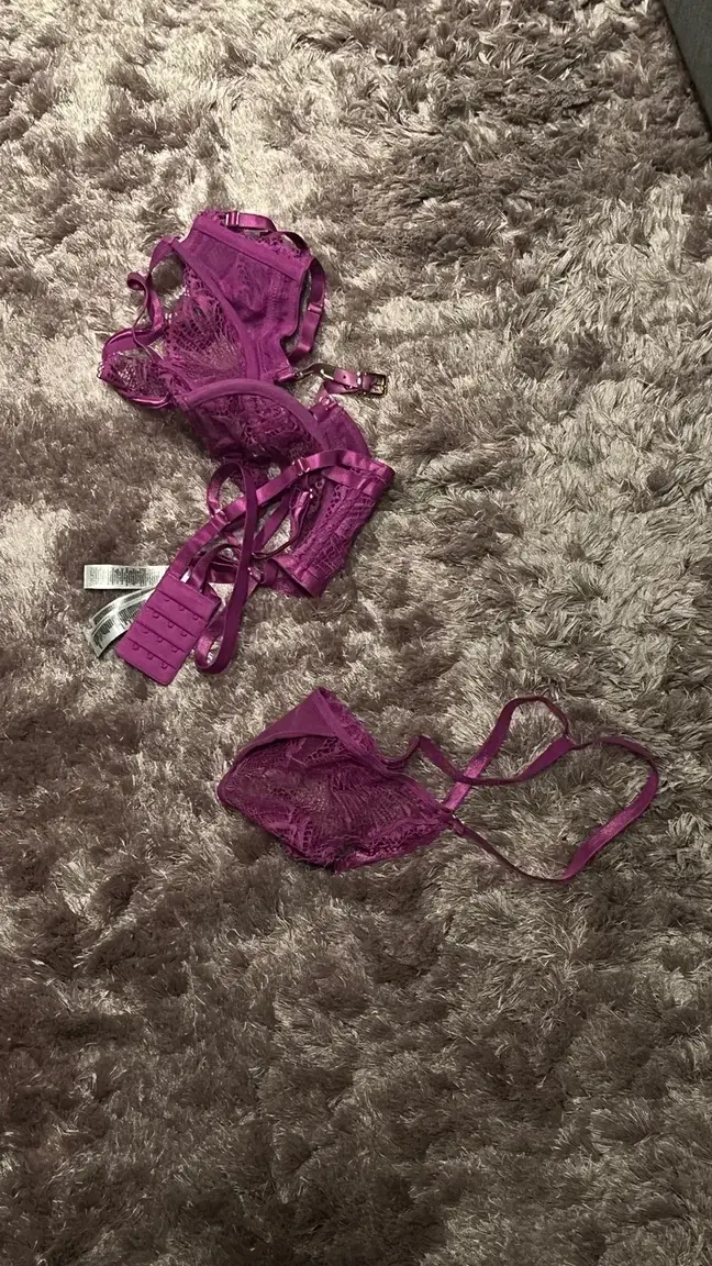 Leak & nude MYM — Emilienefnaf : « Cette soirée … 🔥🫠 » (MYM)