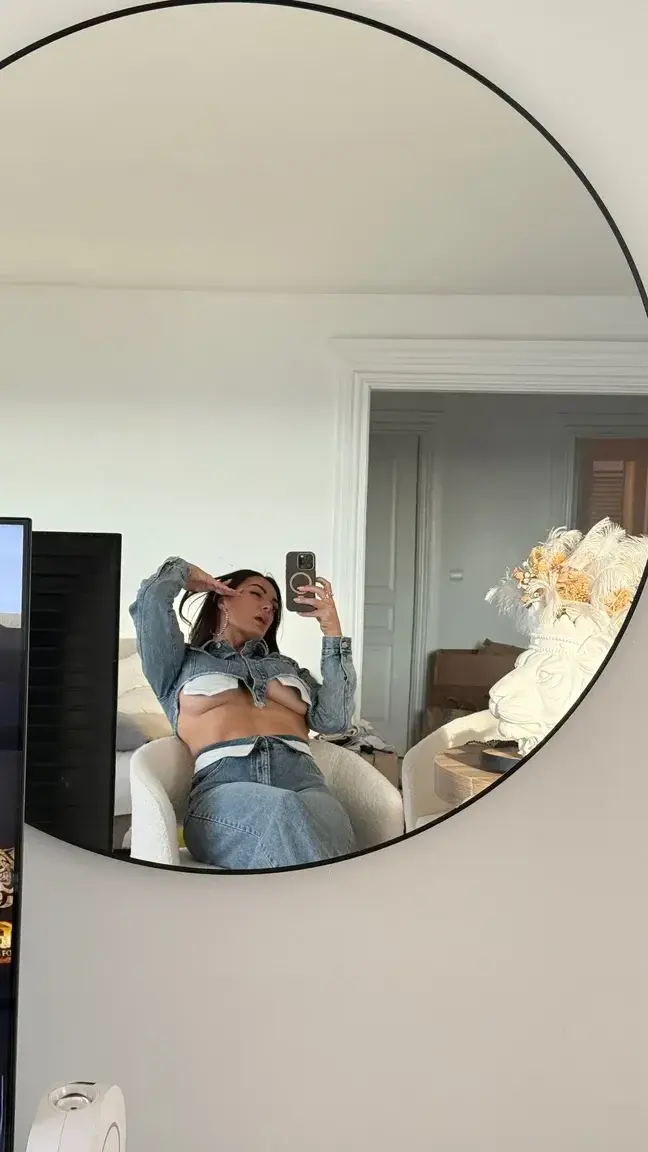 Leak & nude MYM — Emilienefnaf : « Bonjour 💙 viens voir mes vidéos de plus en plus hot -90 % sur l’abonnement avec le code SEXY90ABO » (MYM)