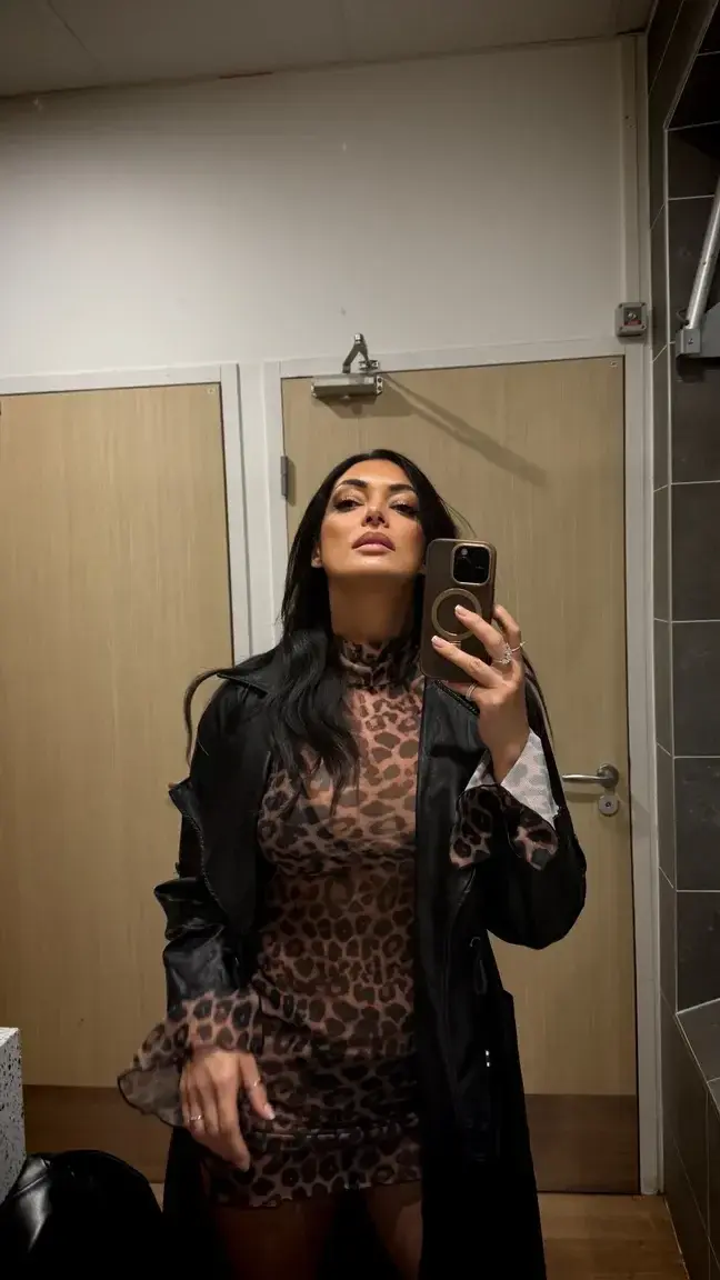 Leak & nude MYM — Emilienefnaf : « Je t’attends en PV 🫦🔥EMYMEDIA40-40% sur un média privé ou pushSEXY90ABO-90% sur un abonnement » (MYM)