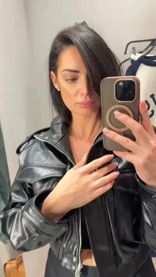 Leak & nude MYM — Emilienefnaf : « J’adore cette veste pas toi ? » (MYM)