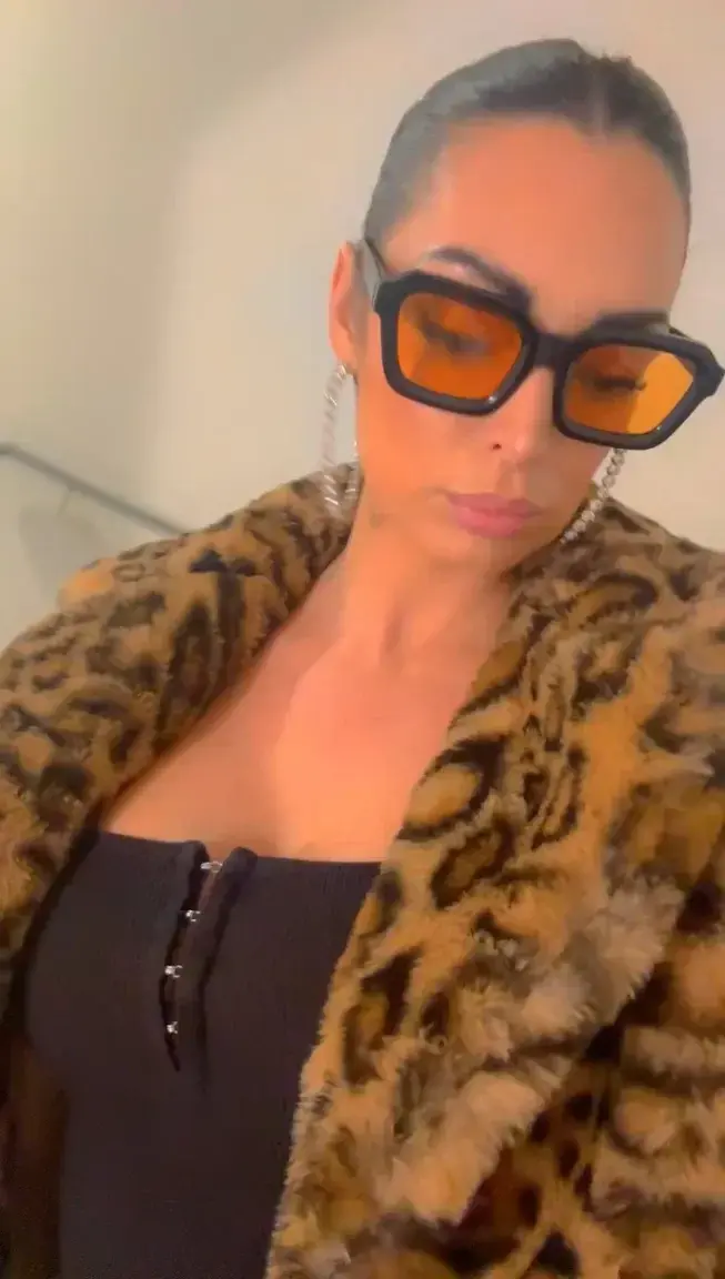 Leak & nude MYM — Emilienefnaf : « Salut toi tu fais quoi ce soir ? » (MYM)