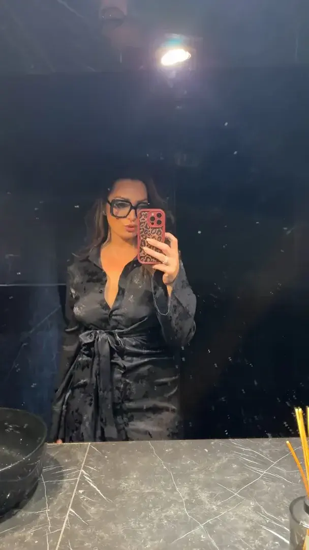 Aperçu public — Emilienefnaf : « Coucou toi viens me voir » (MYM) — pas un leak