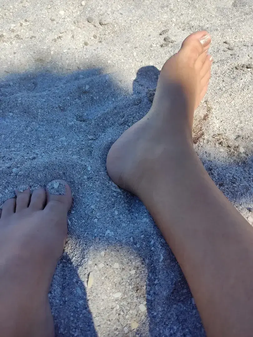 #Pieds #plage #bonheur #vacances #c'estlepied #love