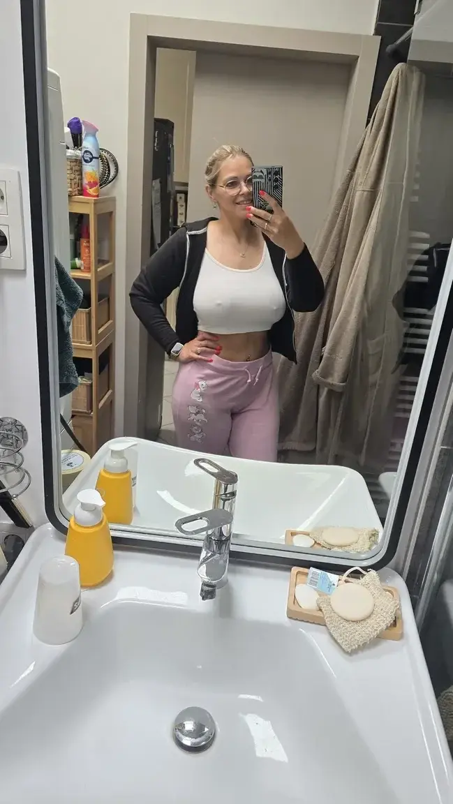 Bonne jounee les loulousPROMOS DU MOMENT 🥵🔥 TMELISSA90 = -90% sur l’abonnement⚠️ Pas de cadeau supplémentaire🎁 TMELISSA30 = -30% sur l’abonnement + 1 photo topless offerte🎥 Sans code = 1 vidéo backstage de 27 minutes avec une MILF à gros seins OU 3 médias offerts📸 PPVMEL5 = 5€ de réduction sur un média privéMon MYM part complètement en vrille ces derniers jours… 😈Entre les nouveaux shootings, les backstages, les vidéos inédites, les demandes personnalisées et les surprises que je prépare pour juin, il se passe quelque chose presque tous les jours 🔥Et petite question…Des fans de piétinement / trampling dans les parages ? 👣Je cherche des personnes motivées, respectueuses et à l’aise pour créer ce type de contenu avec moi, toujours entre adultes consentants et dans une bonne ambiance.Peut-être l’un d’entre vous ? 😏