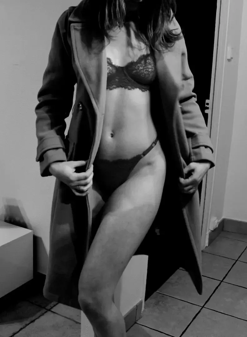 Clara_lingerie - Photo exclusive MYM 2 | French Modèles