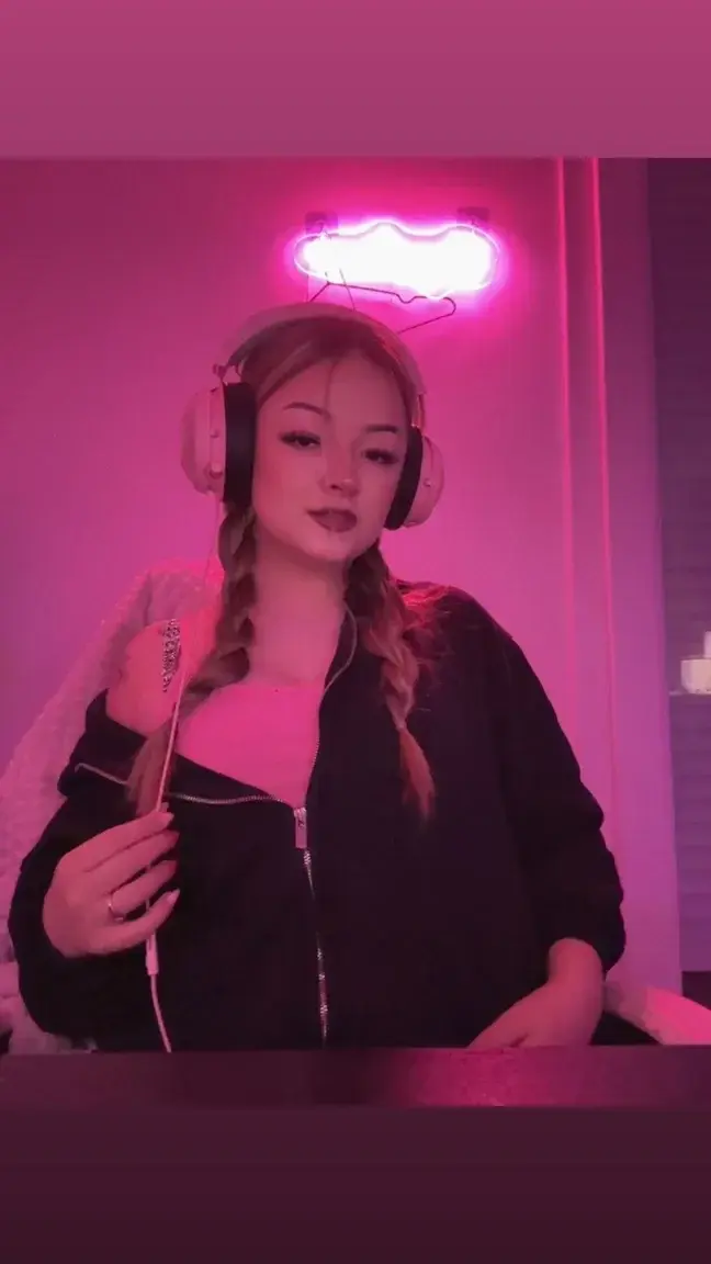 Sophia_pvre — média 9 | French Modèles
