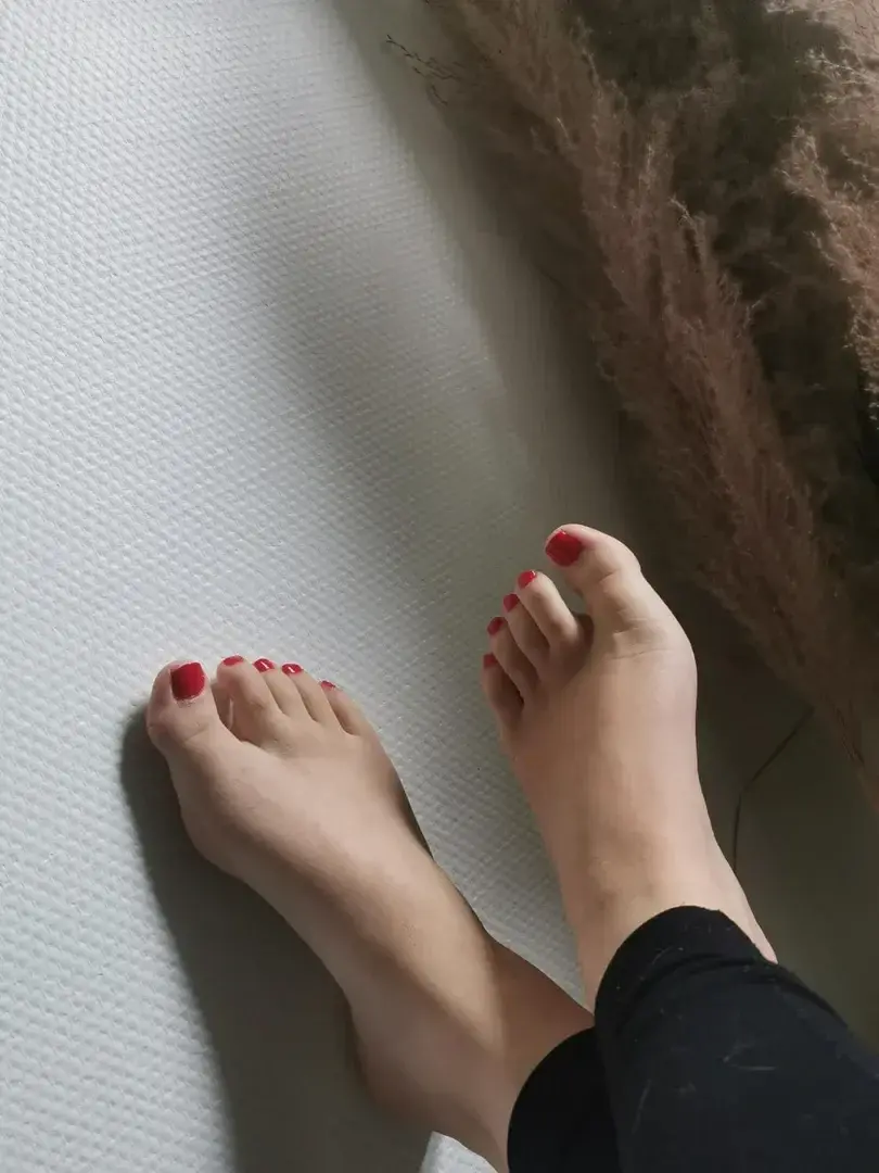 Leak & nude 1 — Frenchie_feet_girl