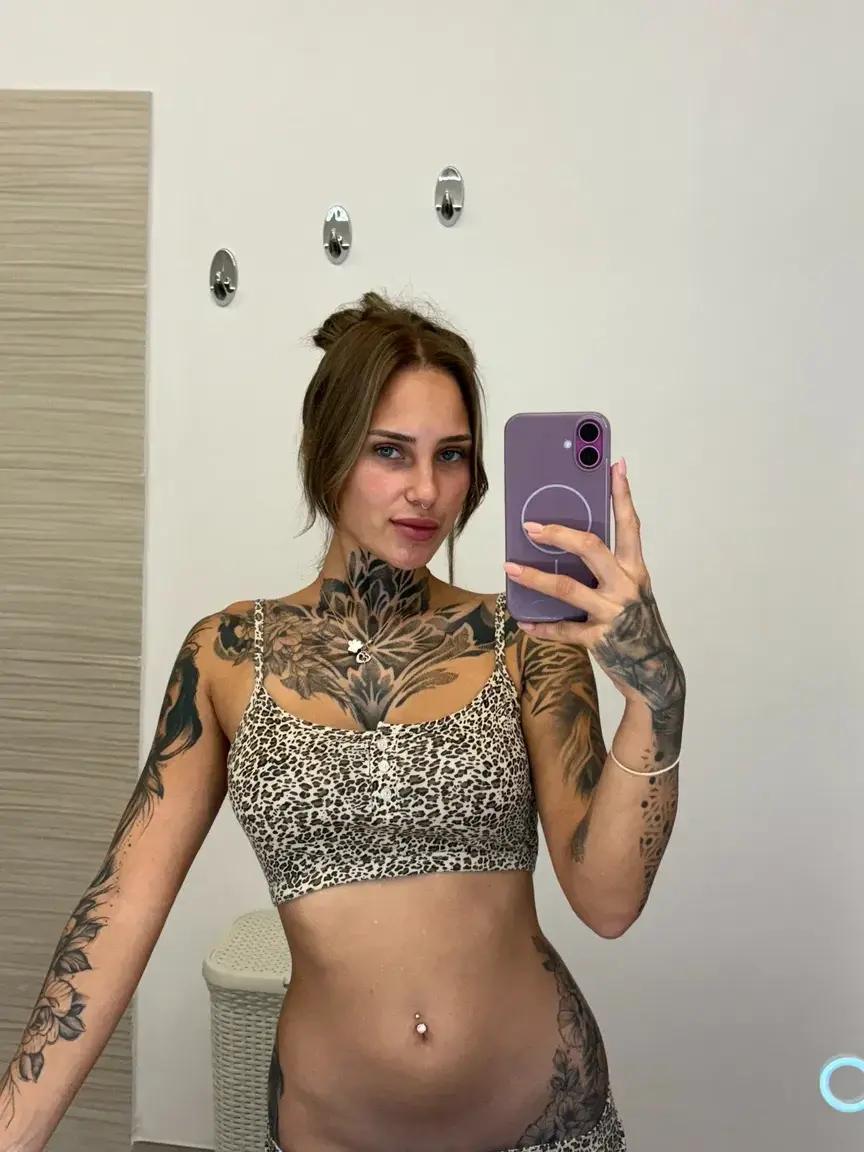Leak & nude MYM — vanessamariehay : « mach ich dich nervös wenn ich dich so ansehe?👀 » (MYM)