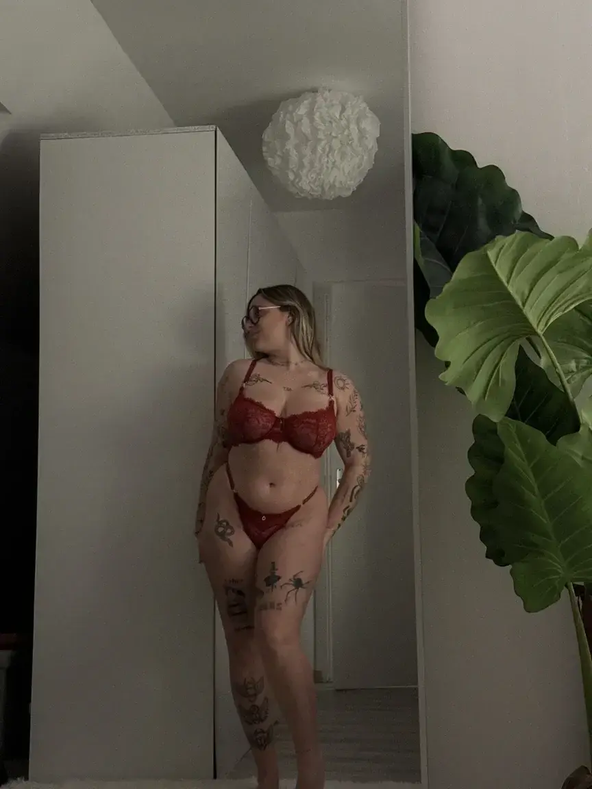 J’adore la lingerie rouge 🍒