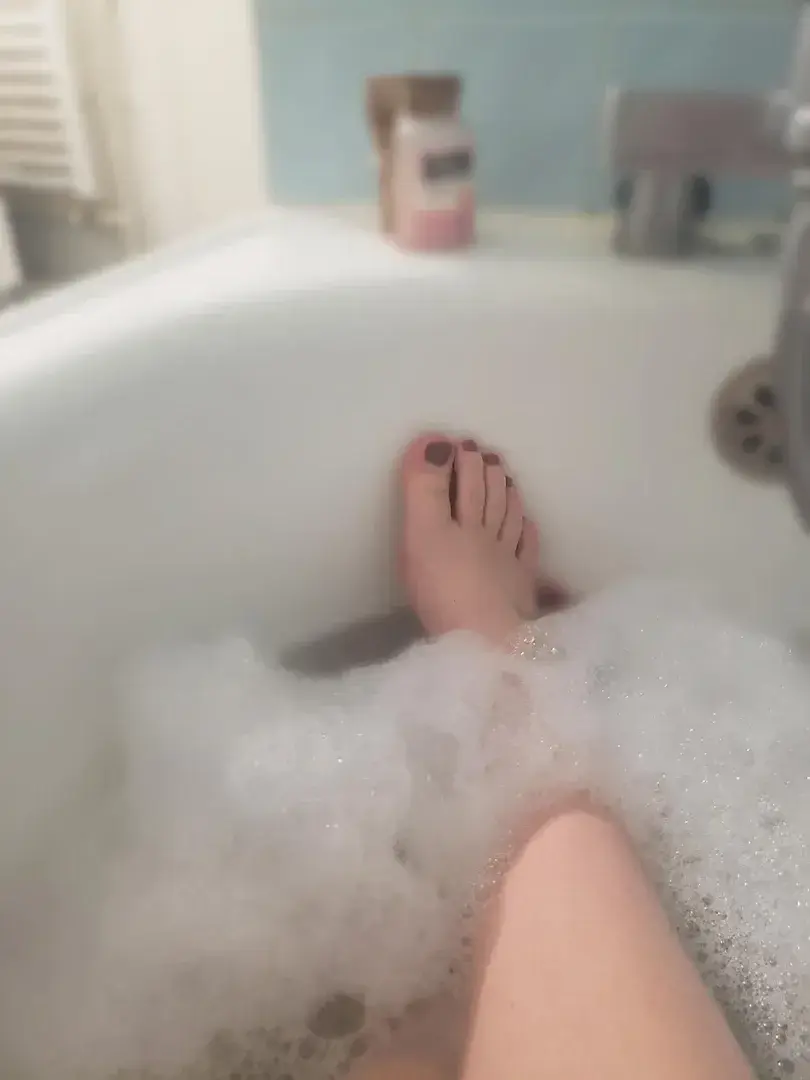 Quelle pose préférez vous pour les photos ?💋👣Venez me répondre en message privé 💌