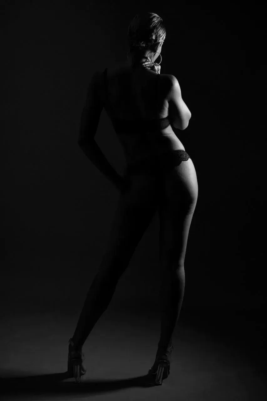 Leak public de Naomyyyy — « Black and white blues#blackandwhite #nude #pics #guadeloupe #fwi » (nude) sur MYM