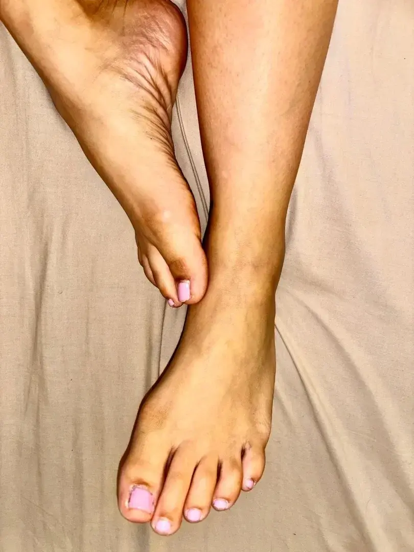 Coucou mes petits fétichistes j’espère que mon contenu vous plaît 😘