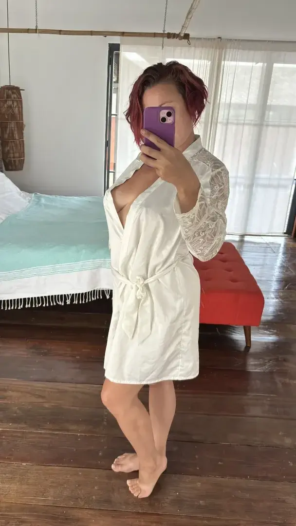 Je me prépare pour sortir, mais je serai là ce soir, si jamais...😉Et peut-être bien accompagnée, avec un peu de chance ! 😈