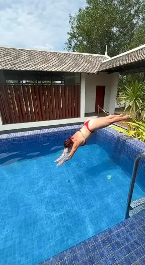 Leak & nude MYM — Leeloolib : « Le weekend commence bien ! 🥰 » (MYM)