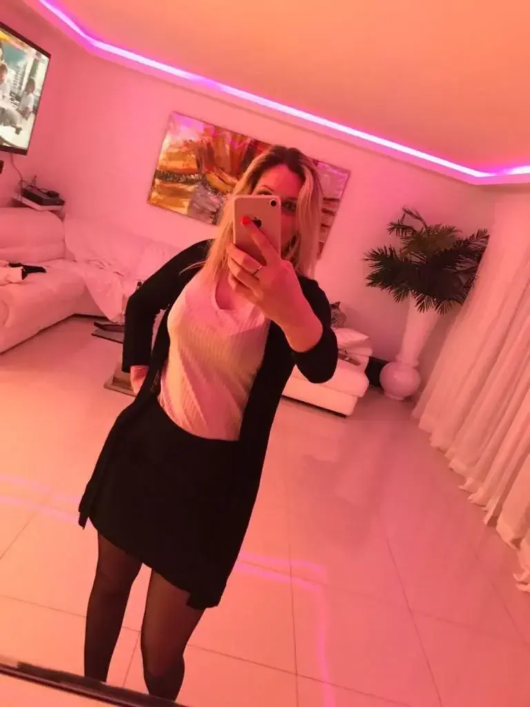 Leak & nude 3 — Maynessa