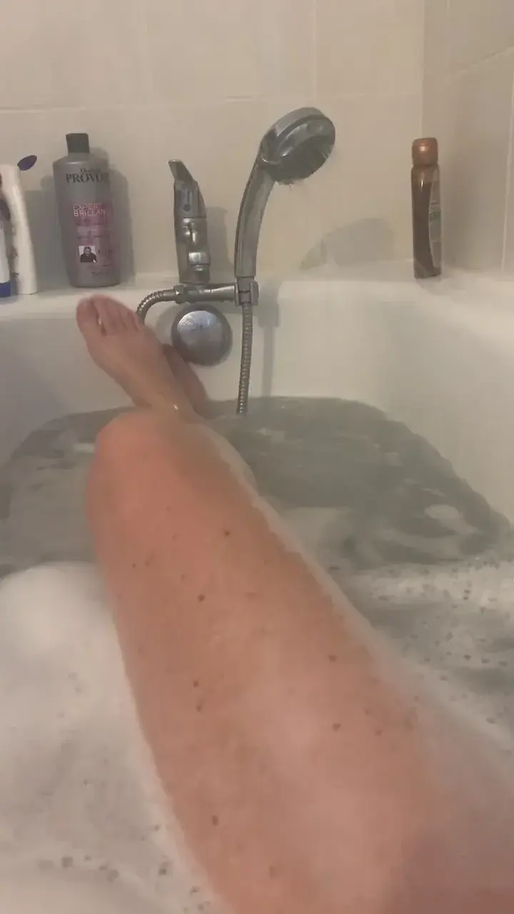 Leak public de Alexandra_libertine_porno — « Comme c’est bon ☺️☺️☺️ » (nude) sur MYM