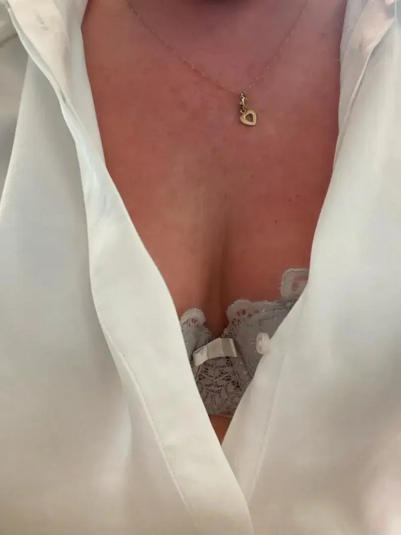 Bonjour mes chatons.J enlève tout pour mes abonnés