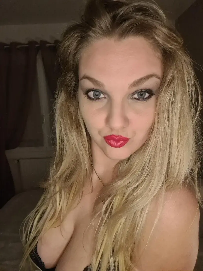 Vous avez passé un bon week end mes p'tits chats?Viens t'abonner pour découvrir comment s'est rythmé le miens 😝🔞😈