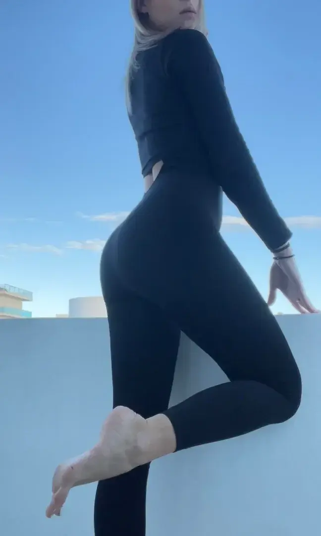 Leak & nude MYM — Bellafeet15 : « ☀️ » (MYM)