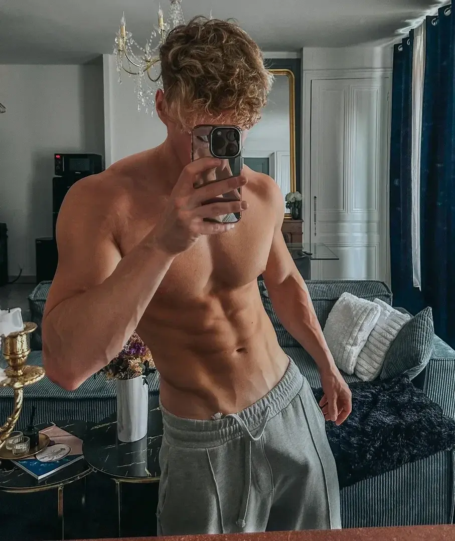 Leak & nude 4 — Clemfitmodel