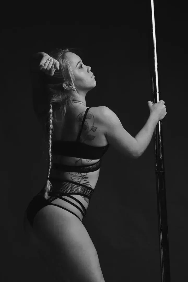 She is a maniac ☆#maniac #poledance #bossbabe