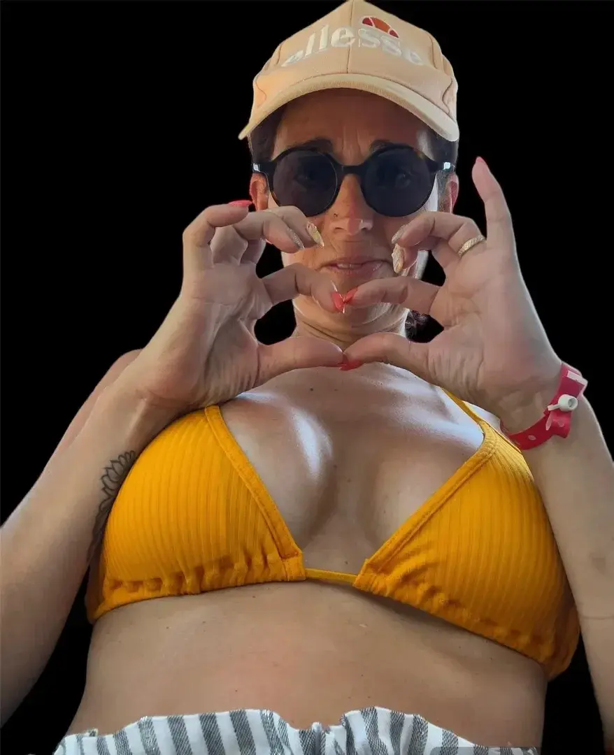 Hésite pas à venir t’abonner pour découvrir mon feed.😍Pour tout abonnement une petite vidéo offerte.🍑🍆
