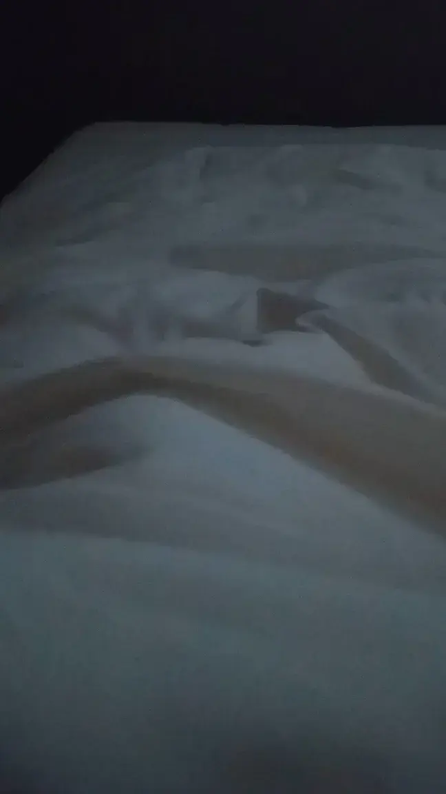 Voilà ce qu'il arrive quand un plan c.. de pose un gros lapin a l'hôtel et que tu a pas pris des jouets parce que tu devais te prendre une grosse 🍆 🥵Ba tu fini les ✌️ dans la chatte 🥵🔞