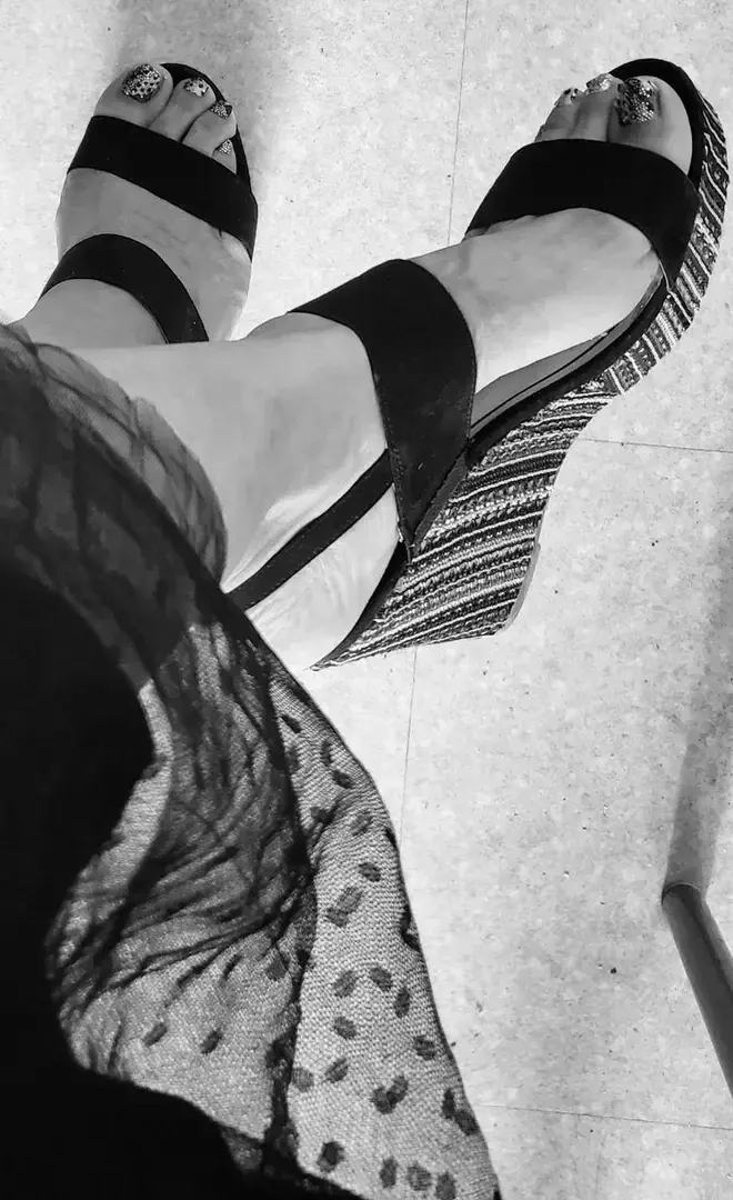 Compensée vernis léopard....j apprend à aimer mes pieds dis moi ce que t en penses.....