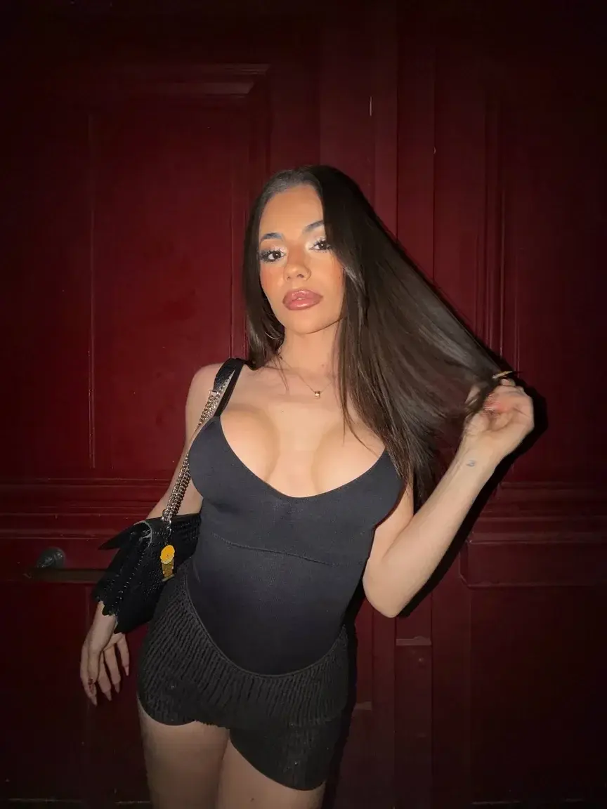 Leak & nude MYM — Capuucinee : « j'ai envie de ton regard sur moi, abonnement gratuit » (MYM)