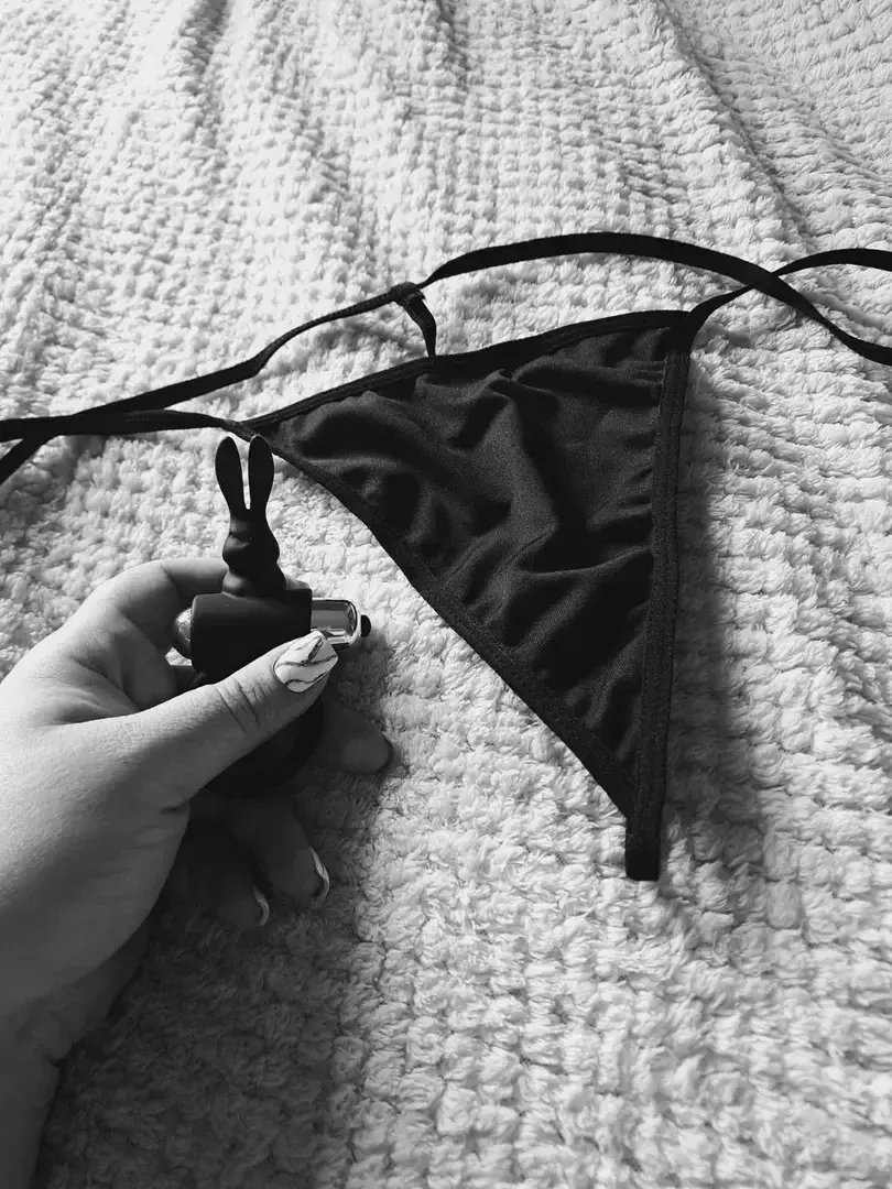Lingerie porté 1h, une journée ou même une nuit? tes désires sont des ordres!