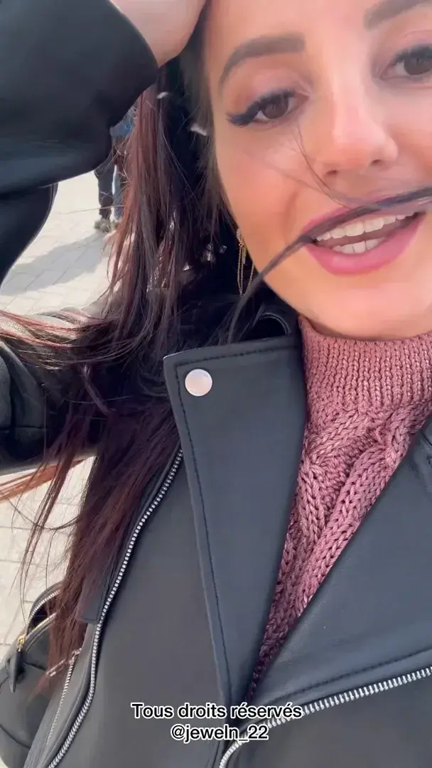 Leak & nude MYM — jeweln_22 : « Ton abo/réabo à 1 EURO code PORNO ou -50% code NOLIMIT !#SaintValentinMYMRejoins-moi vite pour matter cette folie !! 😱 Cap ou pas cap : dans une vitrine du quartier rouge d’Amsterdam😱J’ai réussi à faire une DINGUERIE monumentale,j’hallucine encore de ce que j’ai fait:tu ne verras pas ça 2 fois dans ta vie🥵De passage seule là-bas,je me lance le défi de vider des couilles🤤j’ai réalisé l’un de mes fantasmes les plus fous et le tien🔞Me retrouver dans une vitrine,avec une foule immense qui veut te🍆..J’ai fait ma videuse de couilles à la perfection🔞🤤🍆😱 En totale immersion dans ma chatte et ma bouche de sal*pe j’ai tout filmé pour toi c’était HARD! J’ai été la plus ch*enne de toutes c’était fou !! J’ai adoré 🙈 Tu es le prochain ?! 🤤 » (MYM)