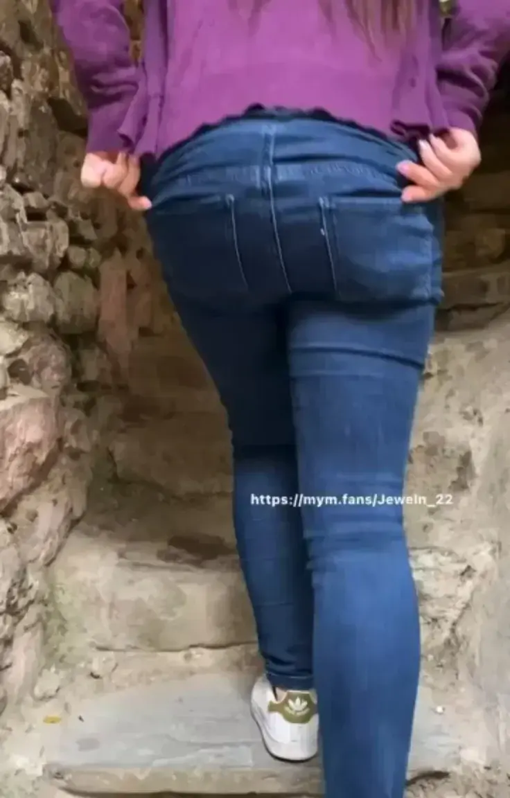 Leak & nude MYM — jeweln_22 : « Ton abo/réabo à 1 euro code PORNO 🔥 Nbre limité ! Aucune censure sur mon MYM !! Je veux ta queue au fond de ma chatte !!!! 🥵 Si tu savais tout ce que tu vas voir 🔞🍆🎥 t’es pas prêt !! J’adore pomper, me faire asperger de sperme chaud, me faire défoncer la chatte et le cul, gang bang, Bukkake, glory hole, des dingueries ! 🔞🎥 Envoie moi vite un message une fois abonné 🤤 Ça te dirait d’être le prochain que je vide ?! Fonce matter mes Sextapes hard et mon contenu 100% amateur 🤤💦🎥 tu viens te les vider sur mon MYM et sur mon visage de petite ch*enne ? 🔞 » (MYM)