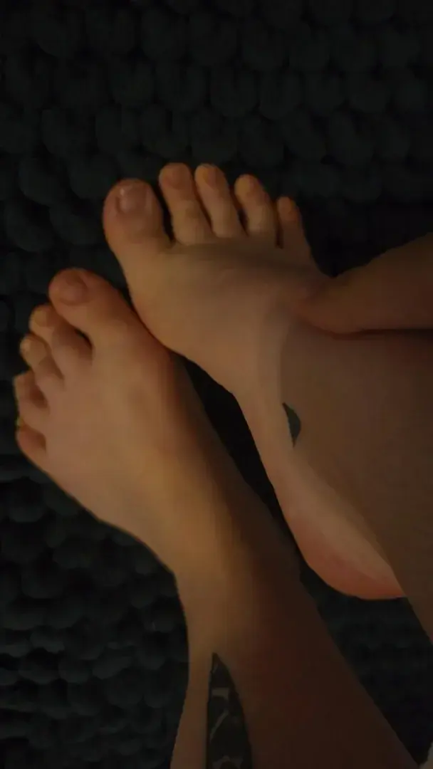 👣
