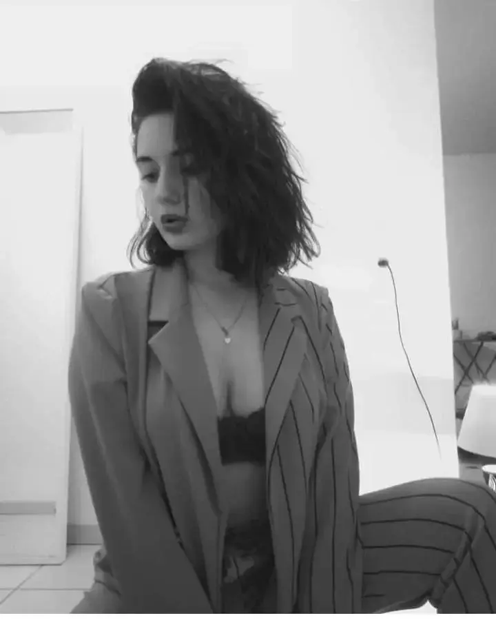 Leak & nude 4 — Camille_bouskelha