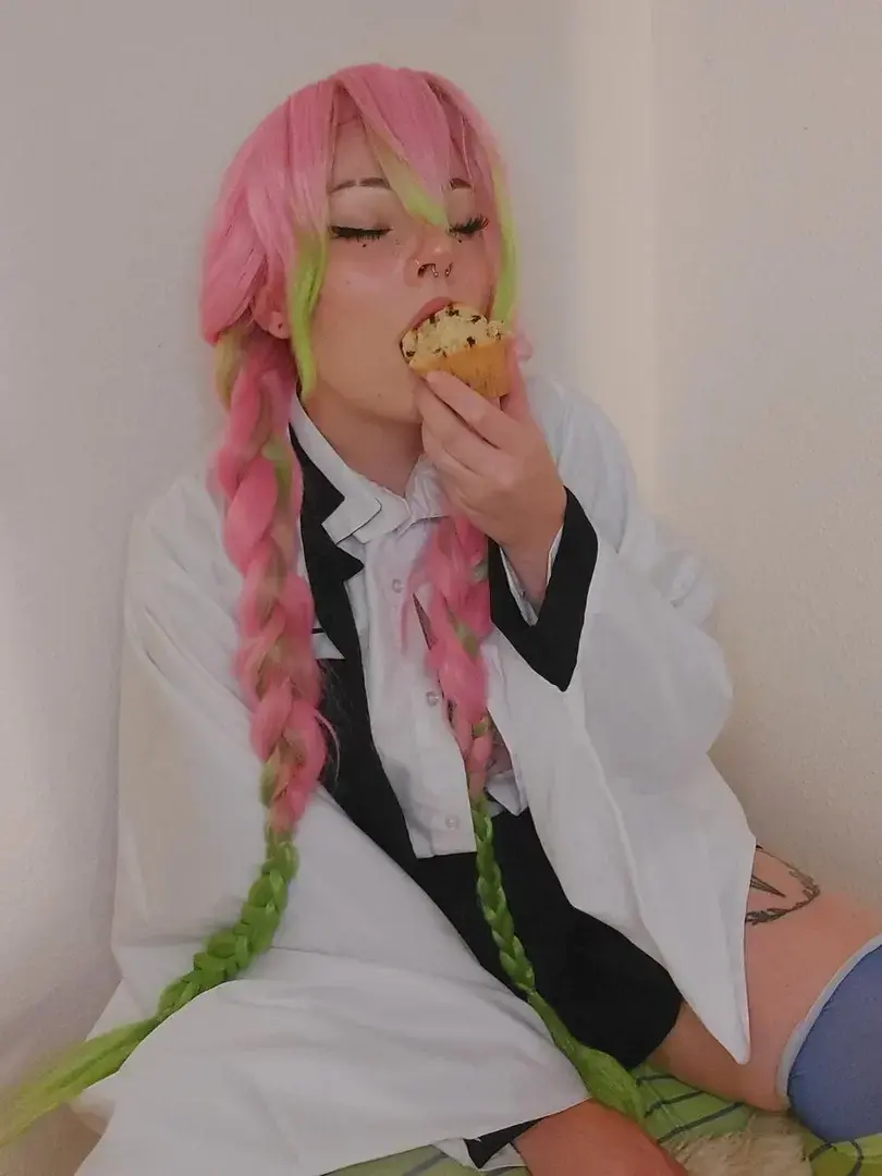 I can't  wait to wear Mitsuri again , she made me feel so pretty 😚💕 also , i do love food too☺