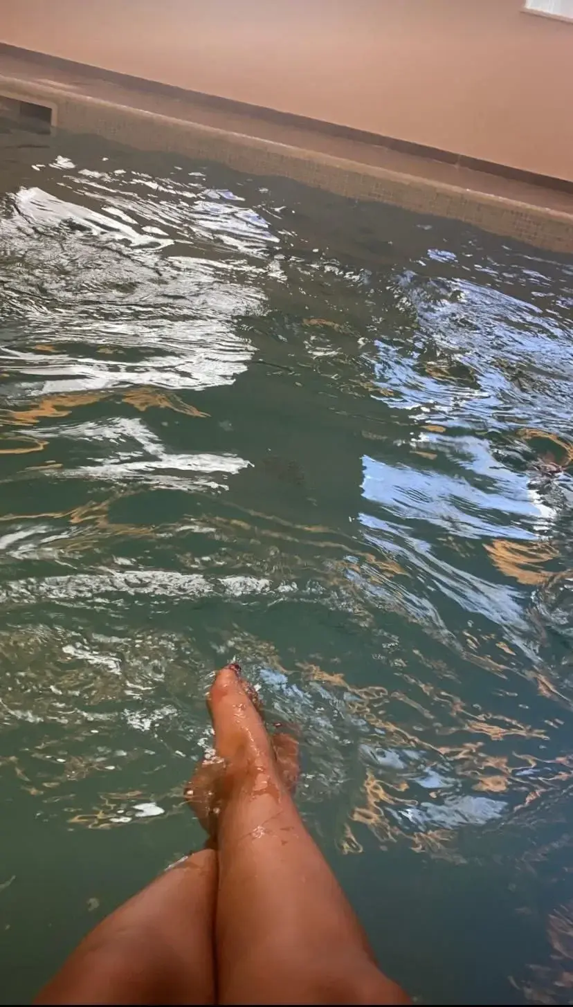 Leak & nude 1 — Elisa_pieds_nus