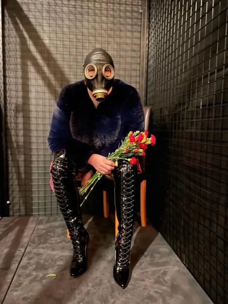 Going to take more than bunch of flowers to get out of your predicament slave