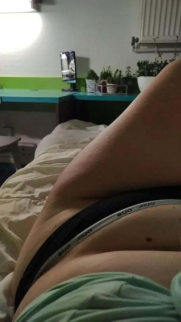 Leak public de Aesthetic_lou_z_ — « 🥴 » (nude) sur MYM