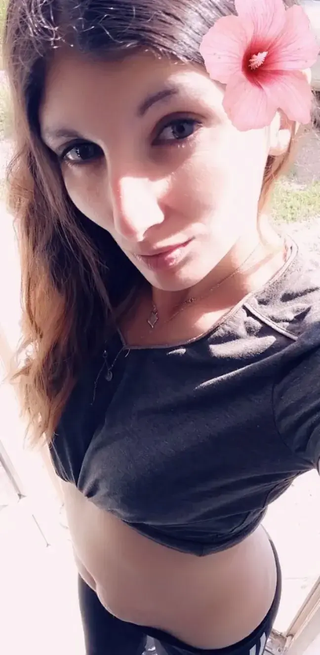 Le soleil est de retourOn voit pouvoir lâcher les vêtements.Petit bronzage a faire en toute nudité 😁