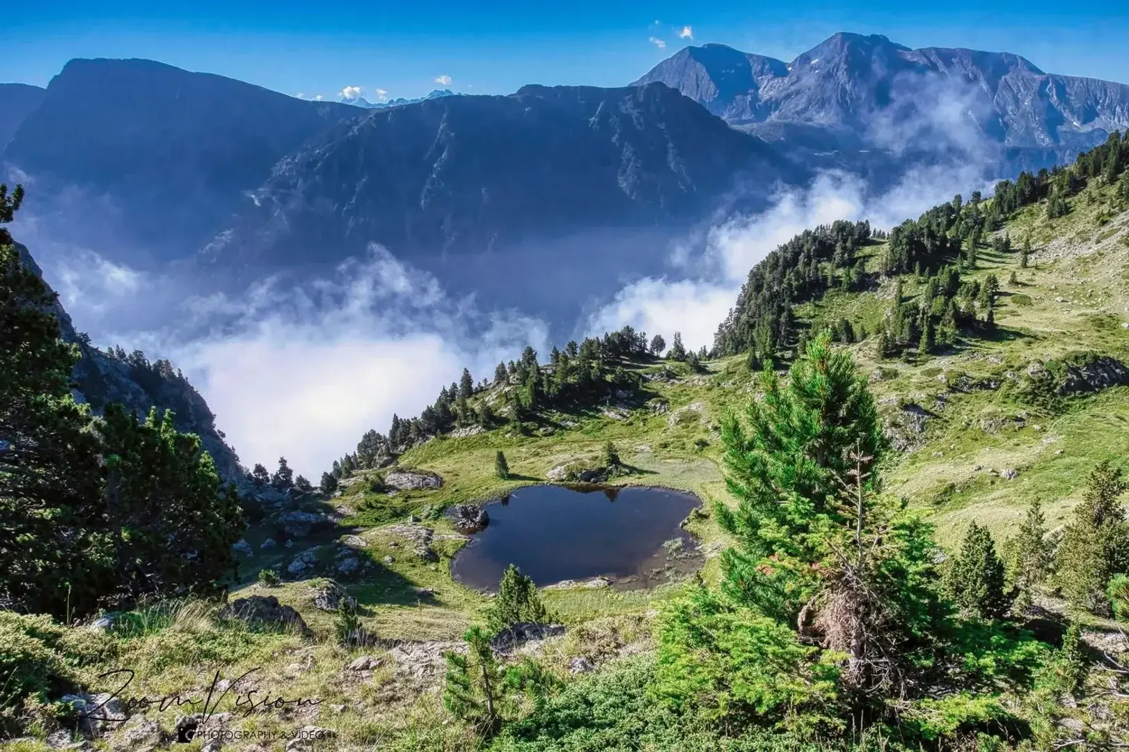 Massif de belledonneFrance alpes#alpes #frenchalps #gooutside #hautesavoie #mountainslovers #mountainlover #trekking #randonnée #trek #bivouac #hautesavoieexperience #wanderlust #earthpic #naturephotography #naturelovers #wander #photonature #hikeboy #montagne #mountainlife