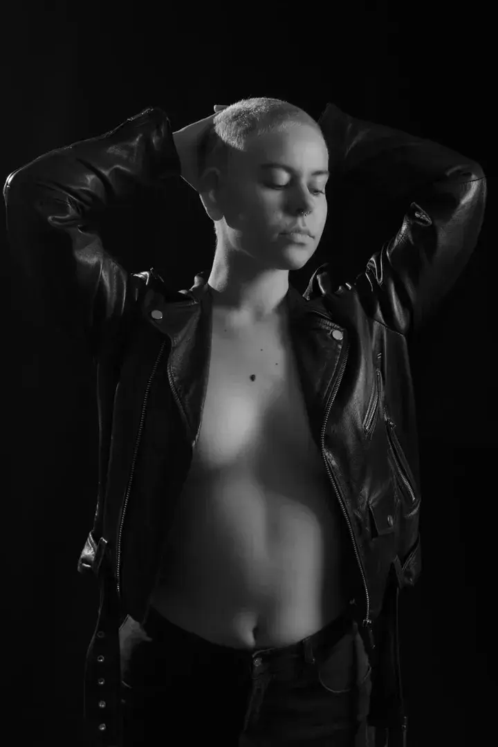 Leak & nude 2 — Euphrasie