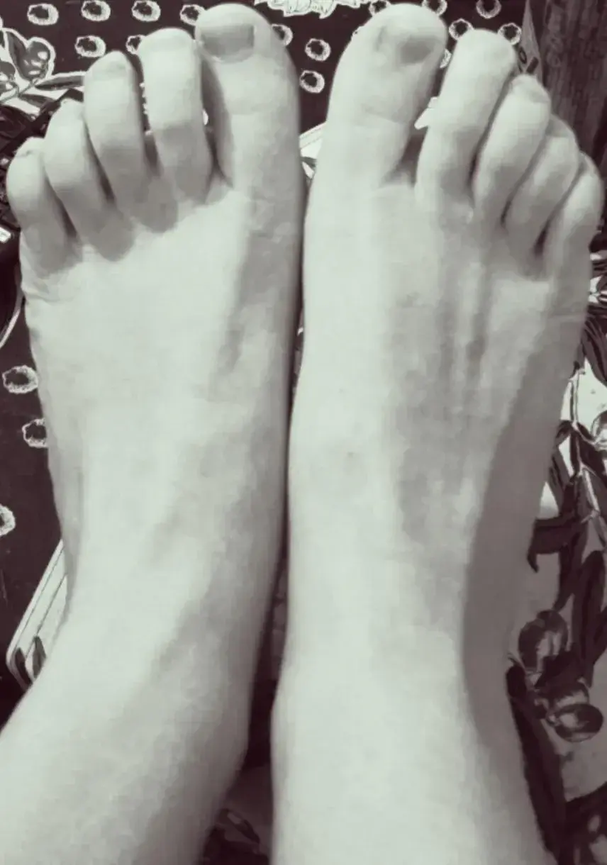 Petit fetichiste des petits pieds venez