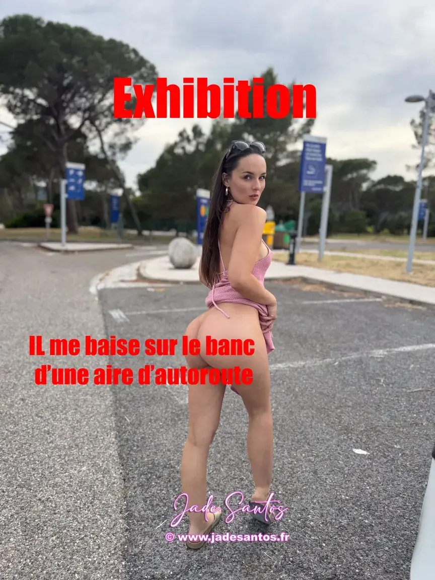 Leak & nude MYM — Jade_santos : « ‼️Exhibition sur une aire d'autoroute‼️,c'était très risqué🤭, mais tellement excitant et tellement bon🥵😈,C'était une première pour moi dans un lieu aussi risqué🙈,les gens, les voitures, les caméras.L'adrénaline de se faire prendre était au maximum🤪😈surtout qu'il y a eu des voitures qui sont arrivées, il a fallu se cacher😂😂Et en plus, on faisait ça sur le banc dehors devant les toilettes 😂😂je pense que tu vas bien kiffer la vidéo😈💦 et que tu aurais voulu nous surprendrele beau temps est revenu et les exhib sont de retour, j'aime trop ça 🥵 on a joué avec le feu, je crois que monsieur était beaucoup trop excité de la situation » (MYM)