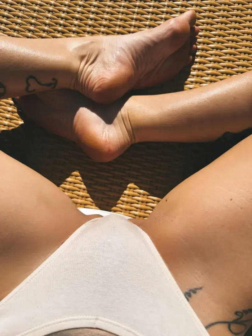 Leak & nude MYM — Tatjanavolks : « #footlovers #fetich #pieds #inked » (MYM)