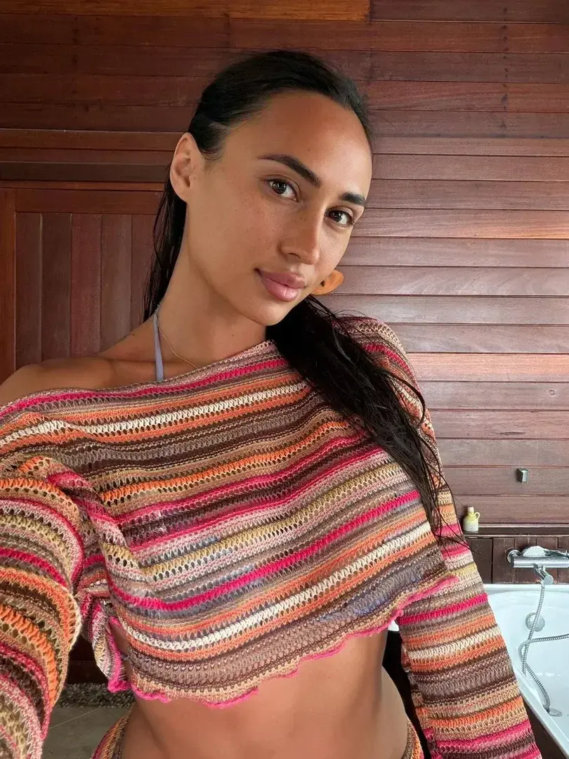 Leak public de Astridnelsia — « Coucou toi 🥰 tu me trouves comment aujourd'hui ? 🫢 » (nude) sur MYM